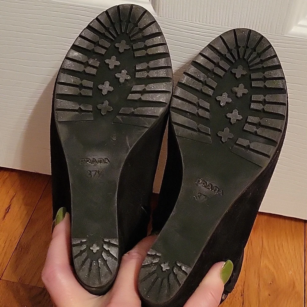 PRADA - Picture 6 of 9